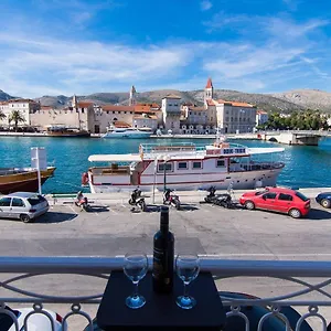 Liza Trogir